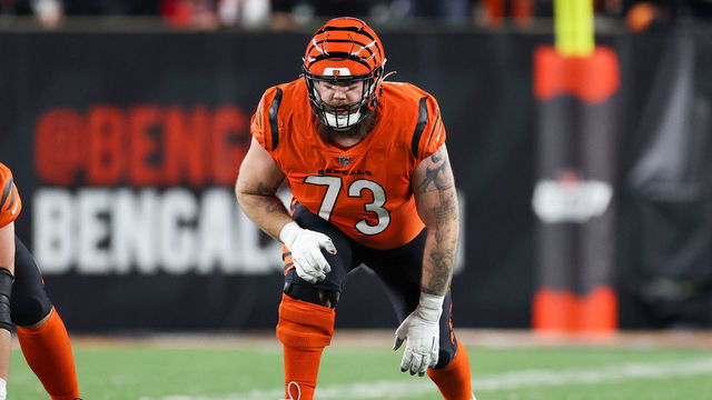 CINCINNATI, OH - DECEMBER 04: Cincinnati Bengals offensive tackle Jonah Williams (73) lines up for a play during the game against the Kansas City Chiefs and the Cincinnati Bengals on December 4, 2022, at the Paycor Stadium in Cincinnati, OH.