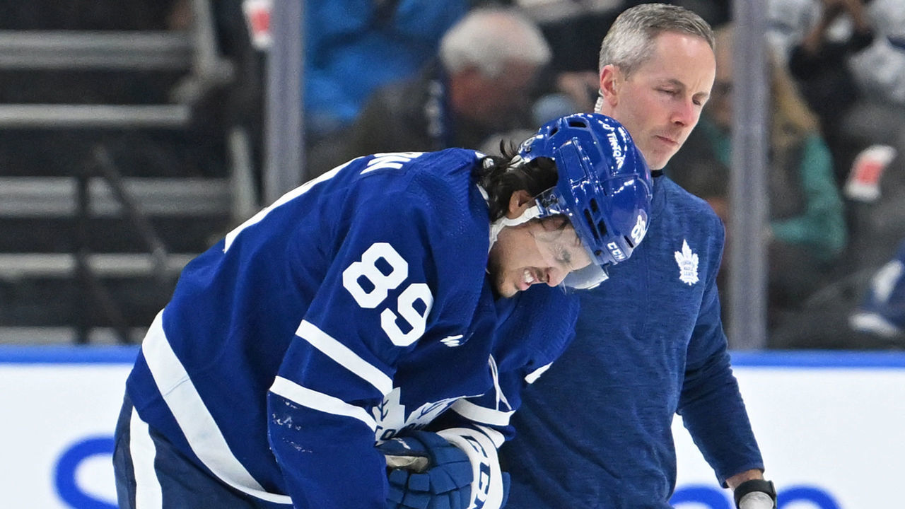 TORONTO, ON - DECEMBER 08: Toronto Maple Leafs Left Wing Nicholas Robertson (89) leaves the ice with assistance in the first period during the regular season NHL game between the Los Angeles Kings and Toronto Maple Leafs on December 8, 2022 at Scotiabank Arena in Toronto, ON.