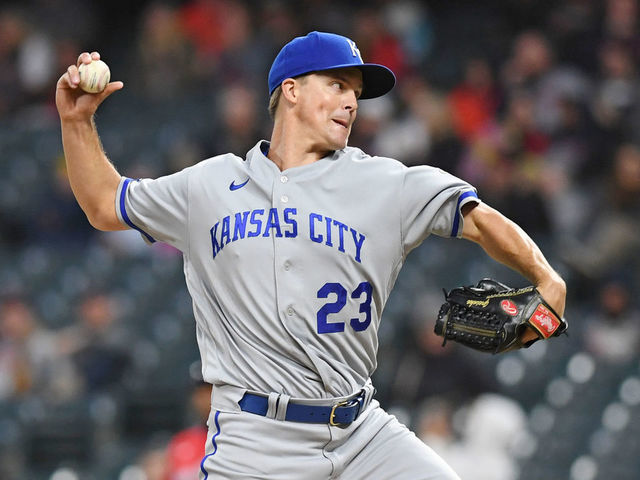 Kansas City Royals sign pitcher Zack Greinke: report