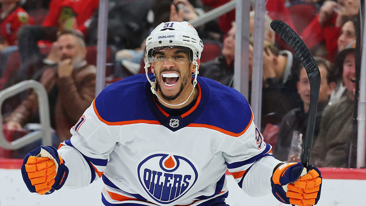 CHICAGO, ILLINOIS - OCTOBER 27: Evander Kane #91 of the Edmonton Oilers celebrates a goal by Leon Draisaitl #29 against the Chicago Blackhawks during the third period at United Center on October 27, 2022 in Chicago, Illinois.