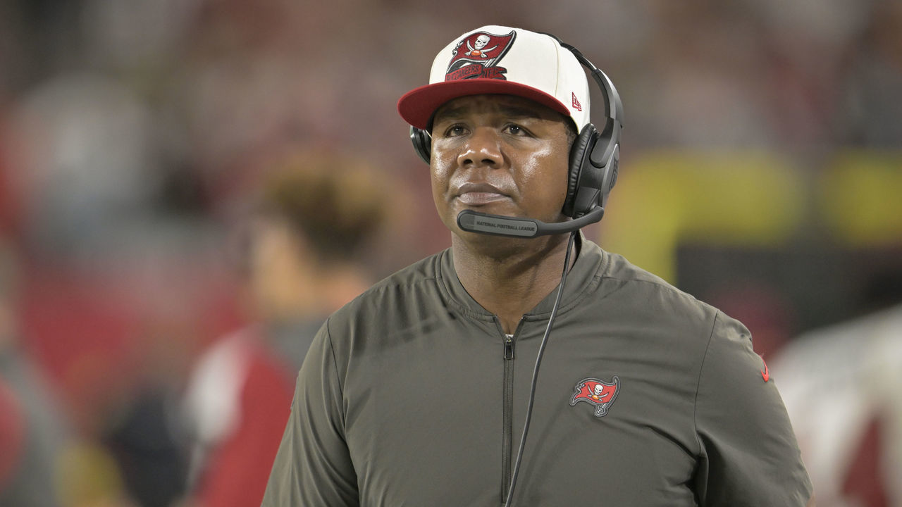 TAMPA, FL - OCTOBER 02: Tampa Bay offensive coordinator Byron Leftwich looks over his game plan during a game between the Kansas City Chiefs and the Tampa Bay Buccaneers on October 02, 2022, at Raymond James Stadium in Tampa, FL.