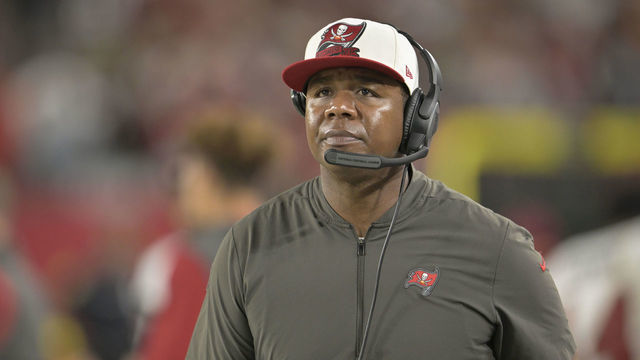 TAMPA, FL - OCTOBER 02: Tampa Bay offensive coordinator Byron Leftwich looks over his game plan during a game between the Kansas City Chiefs and the Tampa Bay Buccaneers on October 02, 2022, at Raymond James Stadium in Tampa, FL.