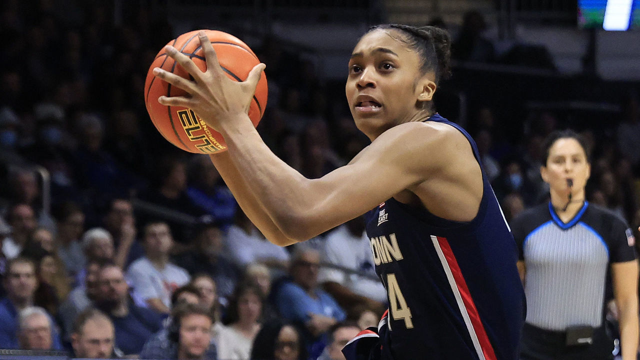 INDIANAPOLIS, INDIANA - JANUARY 03: Aubrey Griffin #44 of the UConn Huskies drives to the basket in the game against the Butler Bulldogs at Hinkle Fieldhouse on January 03, 2023 in Indianapolis, Indiana.