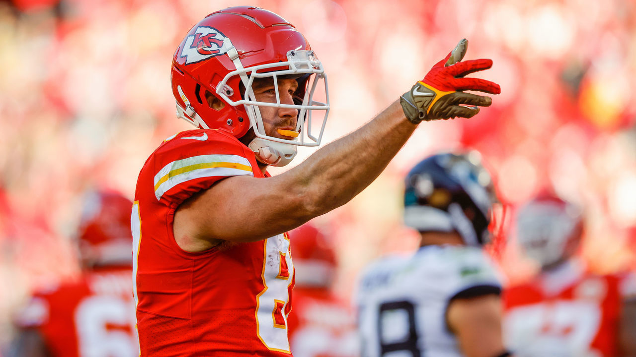 KANSAS CITY, MO - NOVEMBER 13: Travis Kelce #87 of the Kansas City Chiefs signals first down after a fourth down pass catch in the fourth quarter against the Jacksonville Jaguars at Arrowhead Stadium on November 13, 2022 in Kansas City, Missouri.