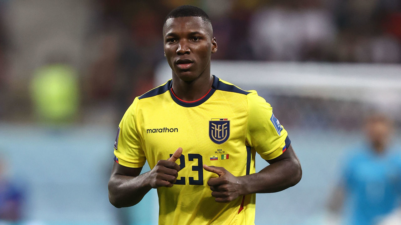 DOHA, QATAR - NOVEMBER 29: Moises Caicedo of Ecuador during the FIFA World Cup Qatar 2022 Group A match between Ecuador and Senegal at Khalifa International Stadium on November 29, 2022 in Doha, Qatar.