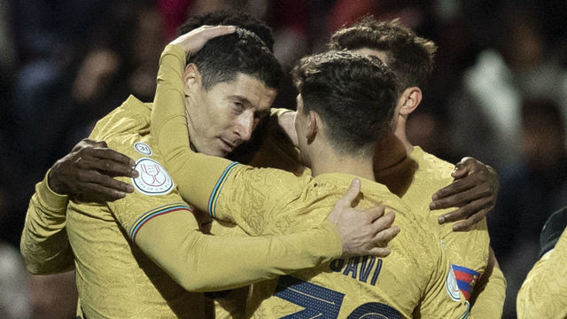 Barcelona's Polish forward Robert Lewandowski (L) celebrates with teammates after scoring his team's second goal during the Spain's Copa del Rey (King's Cup), round of 16 football match between AD Ceuta and FC Barcelona at Alfonso Murube stadium in Ceuta on January 19, 2023.