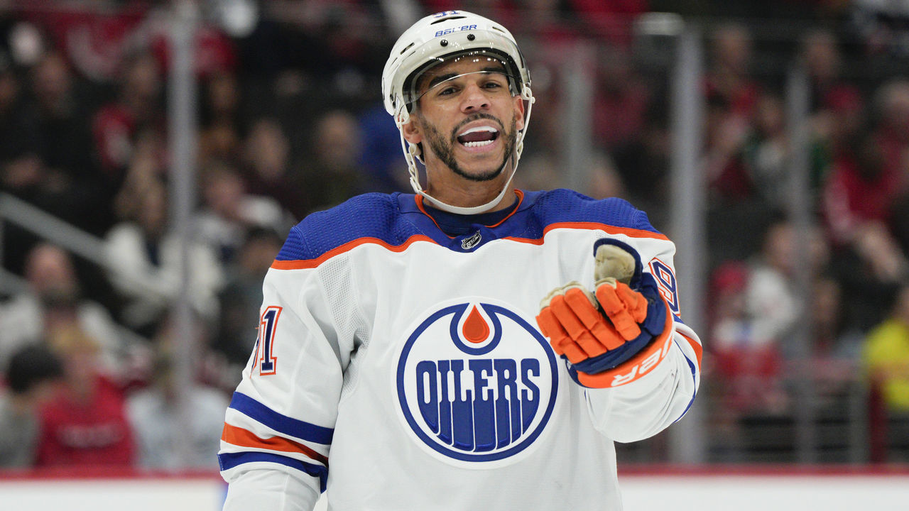 WASHINGTON, DC - NOVEMBER 07: Evander Kane #91 of the Edmonton Oilers reacts against the Washington Capitals during the first period at Capital One Arena on November 07, 2022 in Washington, DC.
