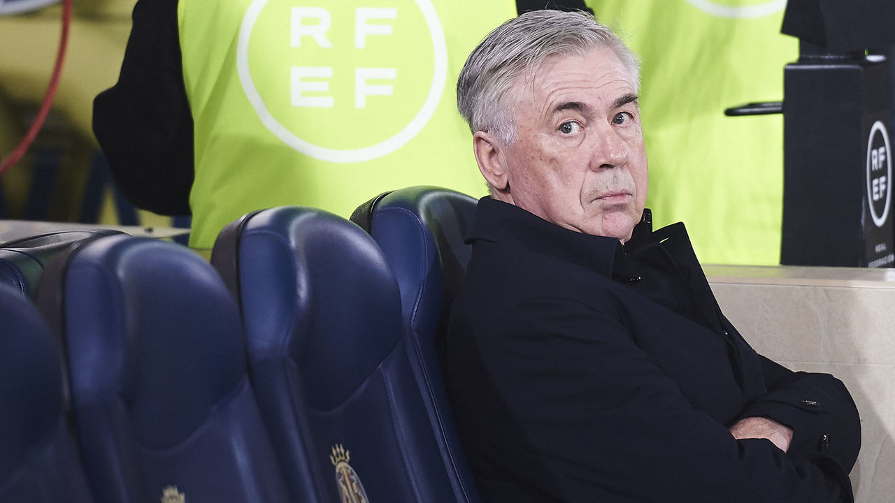 VILLARREAL, SPAIN - JANUARY 19: head coach Carlo Ancelotti of Real Madrid looks on prior to the Copa Del Rey match between Villarreal CF and Real Madrid CF at Estadio de la Ceramica on January 19, 2023 in Villarreal, Spain.