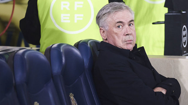 VILLARREAL, SPAIN - JANUARY 19: head coach Carlo Ancelotti of Real Madrid looks on prior to the Copa Del Rey match between Villarreal CF and Real Madrid CF at Estadio de la Ceramica on January 19, 2023 in Villarreal, Spain.