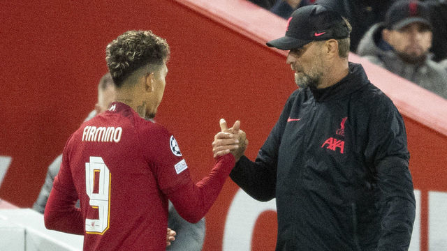 LIVERPOOL, ENGLAND - OCTOBER 04: Liverpool manager Jurgen Klopp with Roberto Firmino during a UEFA Champions League match between Liverpool and Rangers at Anfield, on October 04, 2022, in Liverpool, England.
