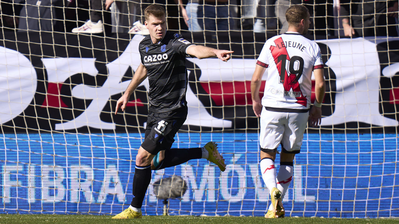 MADRID, SPAIN - JANUARY 21: Alexander Sorloth of Real Sociedad celebrates after scoring their side's first goal with his teammates during the LaLiga Santander match between Rayo Vallecano and Real Sociedad at Campo de Futbol de Vallecas on January 21, 2023 in Madrid, Spain.