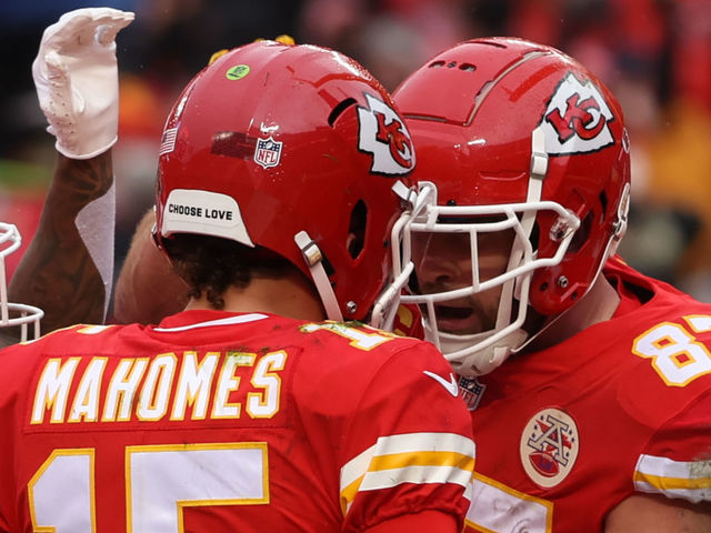 Chiefs, led by hobbled Mahomes, beat Jags 27-20 in playoffs - The