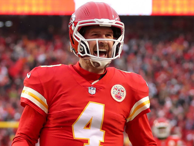 Chad Henne Rushes for First Touchdown in Eight Years in Chiefs Win