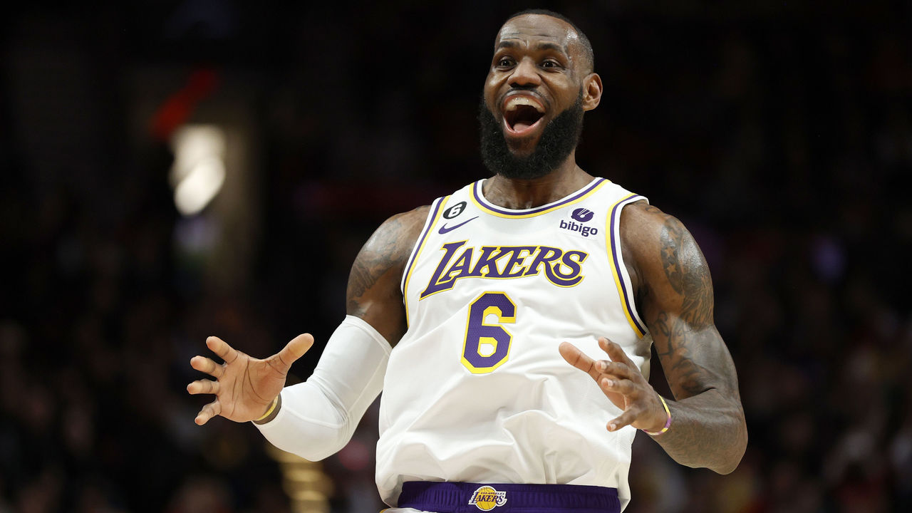 Download LeBron James Elevates and Slams Down for Lakers Win