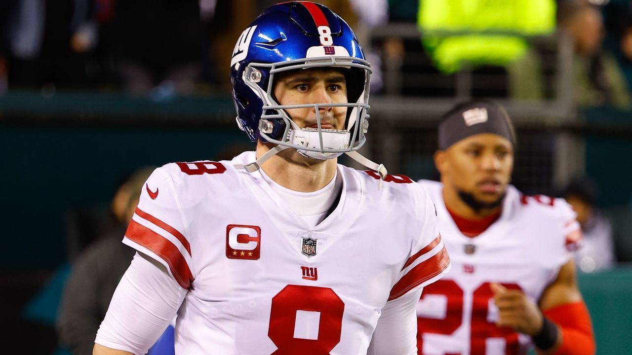 PHILADELPHIA, PA - JANUARY 21: New York Giants quarterback Daniel Jones (8) enters the field prior the NFC Divisional playoff game between the Philadelphia Eagles and the New York Giants on January 21, 2023 at Lincoln Financial Field in Philadelphia, Pennsylvania.
