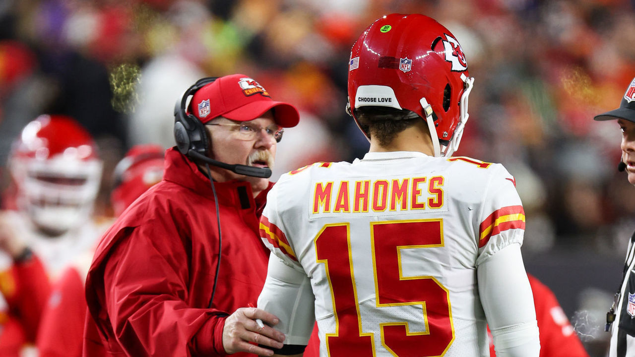 CINCINNATI, OH - DECEMBER 04: Kansas City Chiefs head coach Andy Reid talks with quarterback Patrick Mahomes (15) during the game against the Kansas City Chiefs and the Cincinnati Bengals on December 4, 2022, at the Paycor Stadium in Cincinnati, OH.
