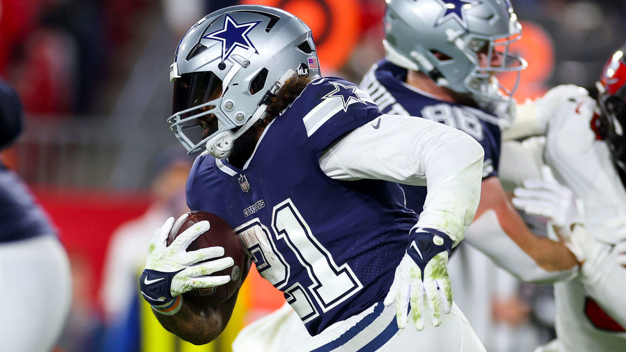 TAMPA, FLORIDA - JANUARY 16: Ezekiel Elliott #21 of the Dallas Cowboys carries the ball against the Tampa Bay Buccaneers during the first half in the NFC Wild Card playoff game at Raymond James Stadium on January 16, 2023 in Tampa, Florida.
