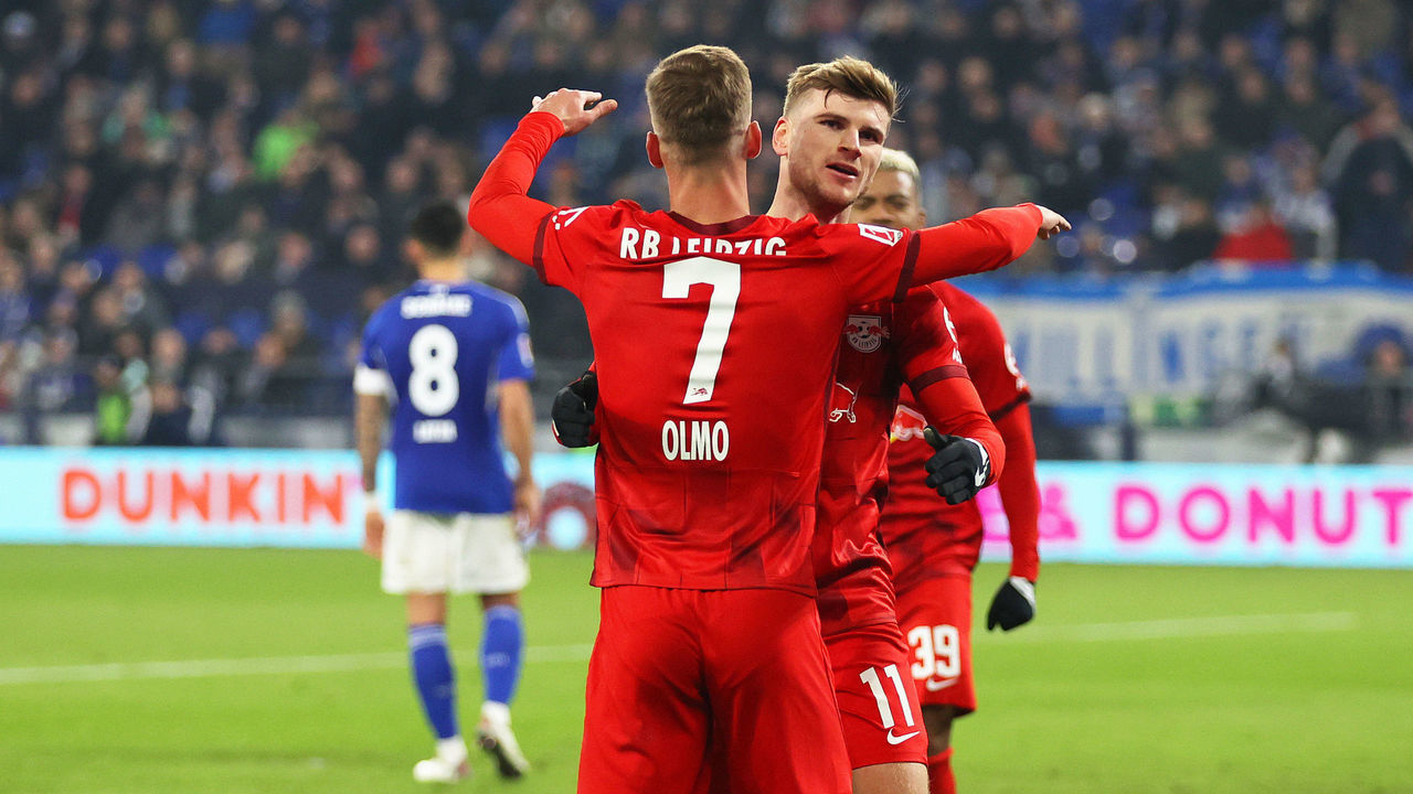 GELSENKIRCHEN, GERMANY - JANUARY 24: Timo Werner of RB Leipzig celebrates with teammate Dani Olmo after scoring the team's fourth goal during the Bundesliga match between FC Schalke 04 and RB Leipzig at Veltins-Arena on January 24, 2023 in Gelsenkirchen, Germany.
