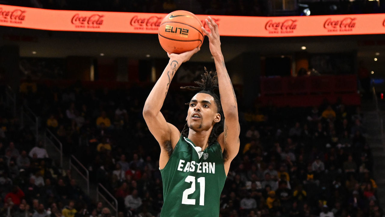 DETROIT, MI - NOVEMBER 11: Eastern Michigan Eagles forward Emoni Bates (21) shoots a free throw during the Eastern Michigan Eagles game versus the Michigan Wolverines on Friday November 11, 2022 at Little Caesars Arena in Detroit, MI.