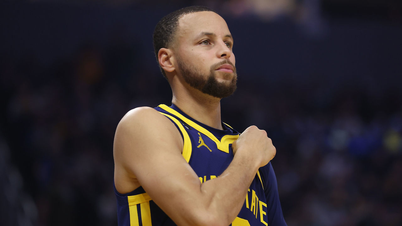 SAN FRANCISCO, CALIFORNIA - JANUARY 25: Stephen Curry #30 of the Golden State Warriors looks on in the first quarter against the Memphis Grizzlies at Chase Center on January 25, 2023 in San Francisco, California. NOTE TO USER: User expressly acknowledges and agrees that, by downloading and/or using this photograph, User is consenting to the terms and conditions of the Getty Images License Agreement.
