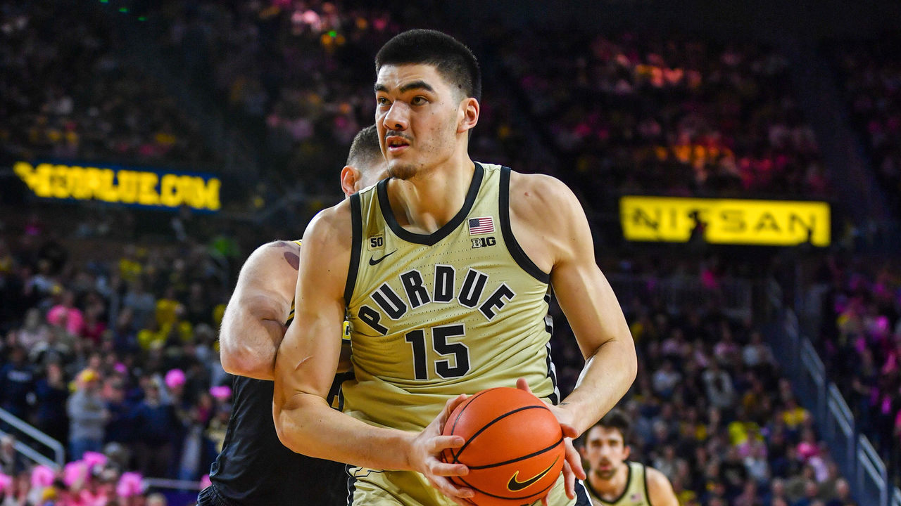 ANN ARBOR, MICHIGAN - JANUARY 26: Zach Edey #15 of the Purdue Boilermakers looks to make a play against Hunter Dickinson #1 of the Michigan Wolverines during the first half of a college basketball game at Crisler Arena on January 26, 2023 in Ann Arbor, Michigan.