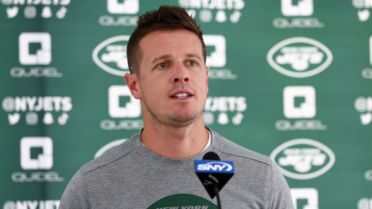 FLORHAM PARK, NJ - AUGUST 01: Offensive Coordinator Mike LaFleur speaks after training camp at Atlantic Health Jets Training Center on August 1, 2022 in Florham Park, New Jersey.