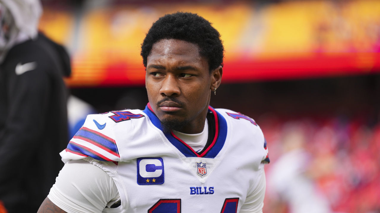 KANSAS CITY, MO - OCTOBER 16: Stefon Diggs #14 of the Buffalo Bills warms up against the Kansas City Chiefs at GEHA Field at Arrowhead Stadium on October 16, 2022 in Kansas City, Missouri.