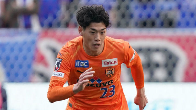 YOKOHAMA, JAPAN - MARCH 06: Yuito Suzuki of Shimizu S-Pulse in action during the J.LEAGUE Meiji Yasuda J1 3rd Sec. match between Yokohama F・Marinos and Shimizu S-Pulse at Nissan Stadium on March 06, 2022 in Yokohama, Kanagawa, Japan.