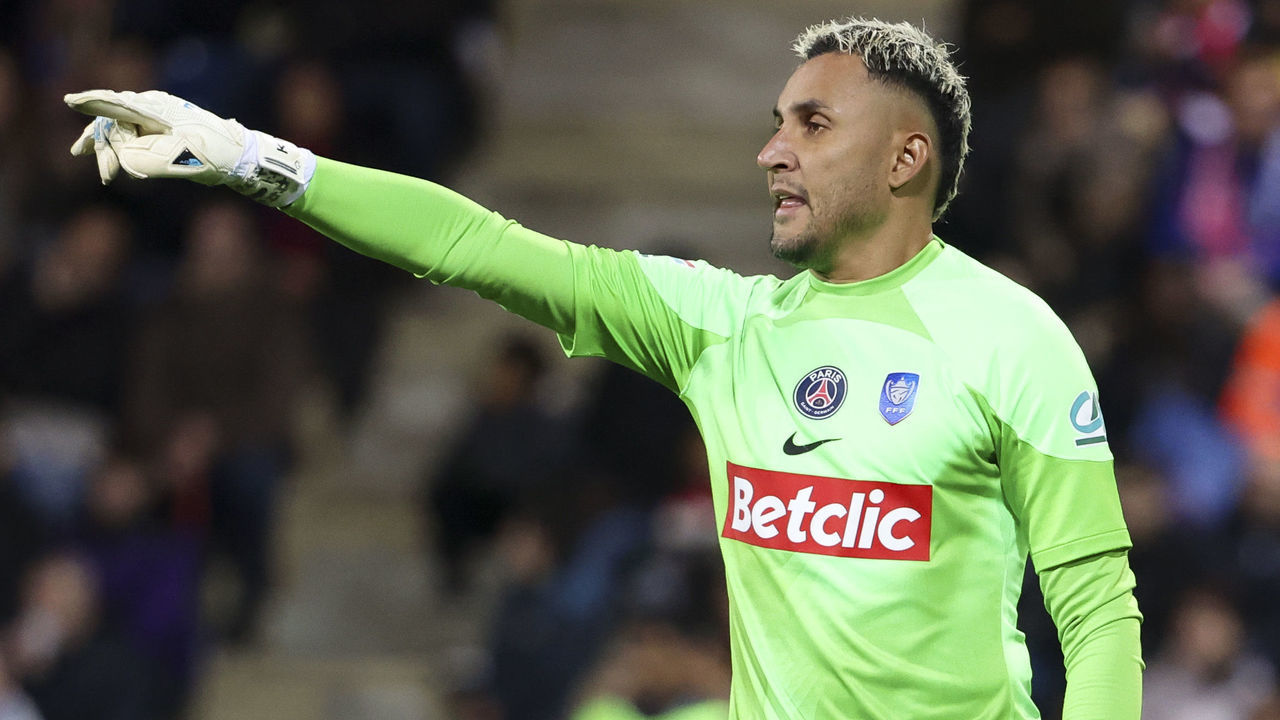 CHATEAUROUX, FRANCE - JANUARY 6: Goalkeeper of PSG Keylor Navas during the French Cup football match between La Berrichonne de Chateauroux (La Berri) and Paris Saint-Germain (PSG) at Stade Gaston Petit on January 6, 2023 in Chateauroux, France.