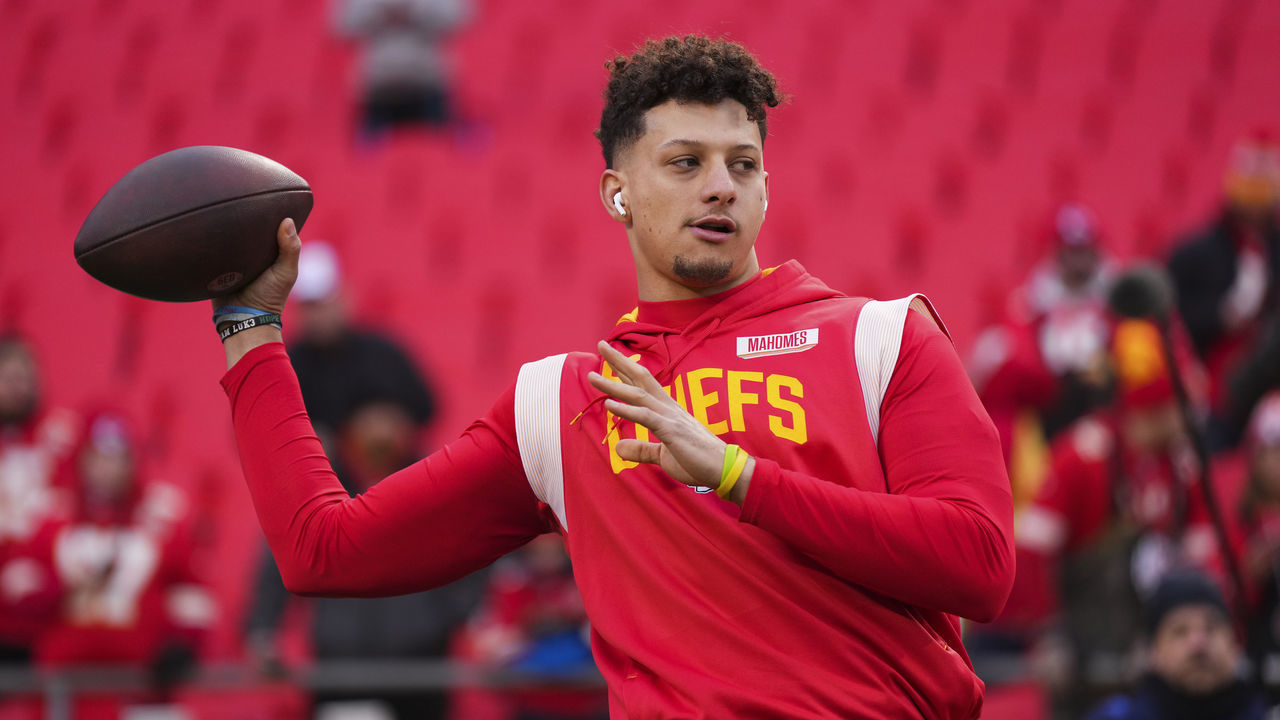 KANSAS CITY, MO - JANUARY 21: Patrick Mahomes #15 of the Kansas City Chiefs warms up against the Jacksonville Jaguars at GEHA Field at Arrowhead Stadium on January 21, 2023 in Kansas City, Missouri.