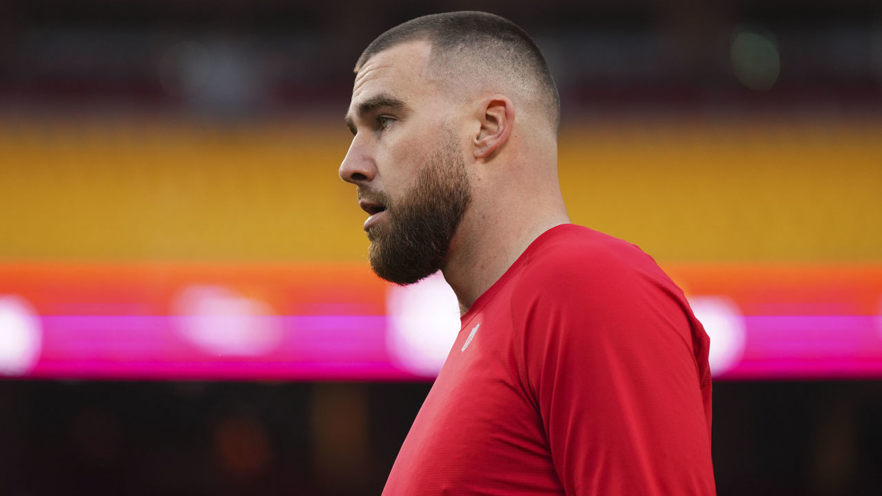 KANSAS CITY, MO - JANUARY 21: Travis Kelce #87 of the Kansas City Chiefs warms up against the Jacksonville Jaguars at GEHA Field at Arrowhead Stadium on January 21, 2023 in Kansas City, Missouri.