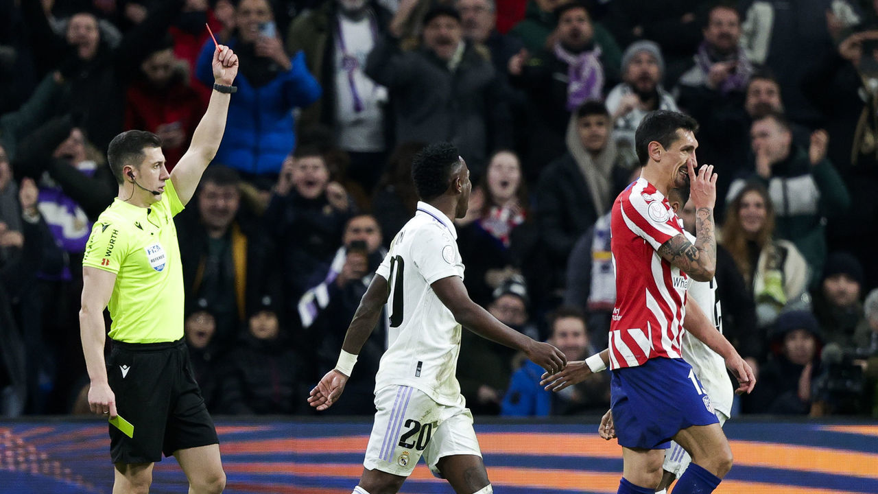 MADRID, SPAIN - JANUARY 26: referee Cesar Soto Grado show the red card to Stefan Savic of Atletico Madrid during the Spanish Copa del Rey match between Real Madrid v Atletico Madrid at the Estadio Santiago Bernabeu on January 26, 2023 in Madrid Spain