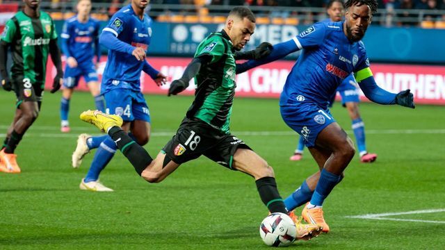 Lens French midfielder Alexis Claude Maurice (C) kicks the ball during the French L1 football match between ES Troyes AC and RC Lens at Stade de l'Aube in Troyes, north-eastern France, on January 28, 2023.
