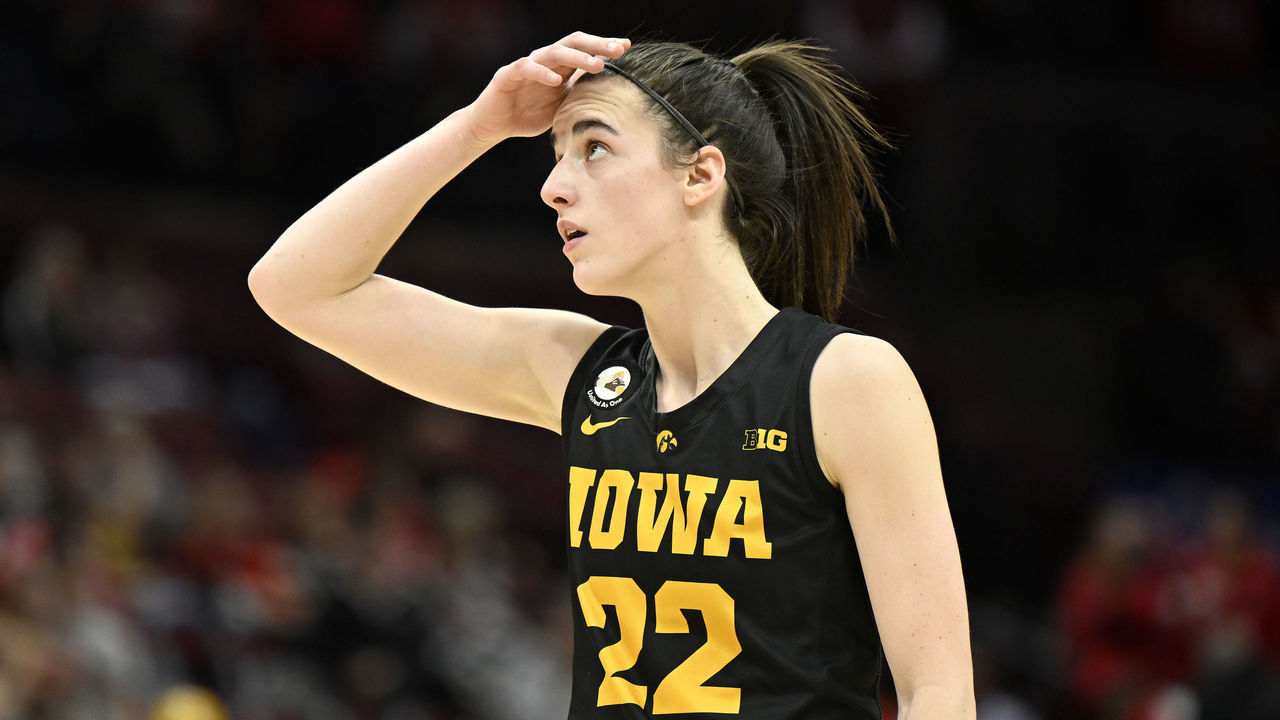 COLUMBUS, OHIO - JANUARY 23: Caitlin Clark #22 of the Iowa Hawkeyes plays against the Ohio State Buckeyes at Jerome Schottenstein Center on January 23, 2023 in Columbus, Ohio.
