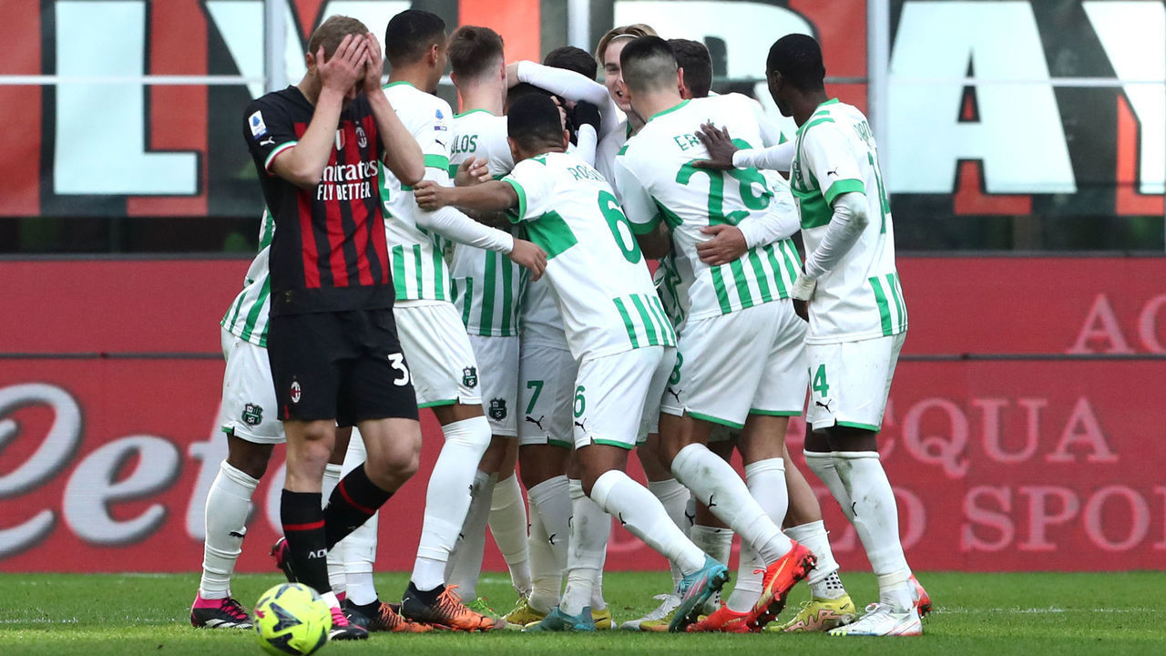 MILAN, ITALY - JANUARY 29: Matheus Henrique of US Sassuolo celebrates with teammates after scoring the team's fifth goal during the Serie A match between AC MIlan and US Sassuolo at Stadio Giuseppe Meazza on January 29, 2023 in Milan, Italy.