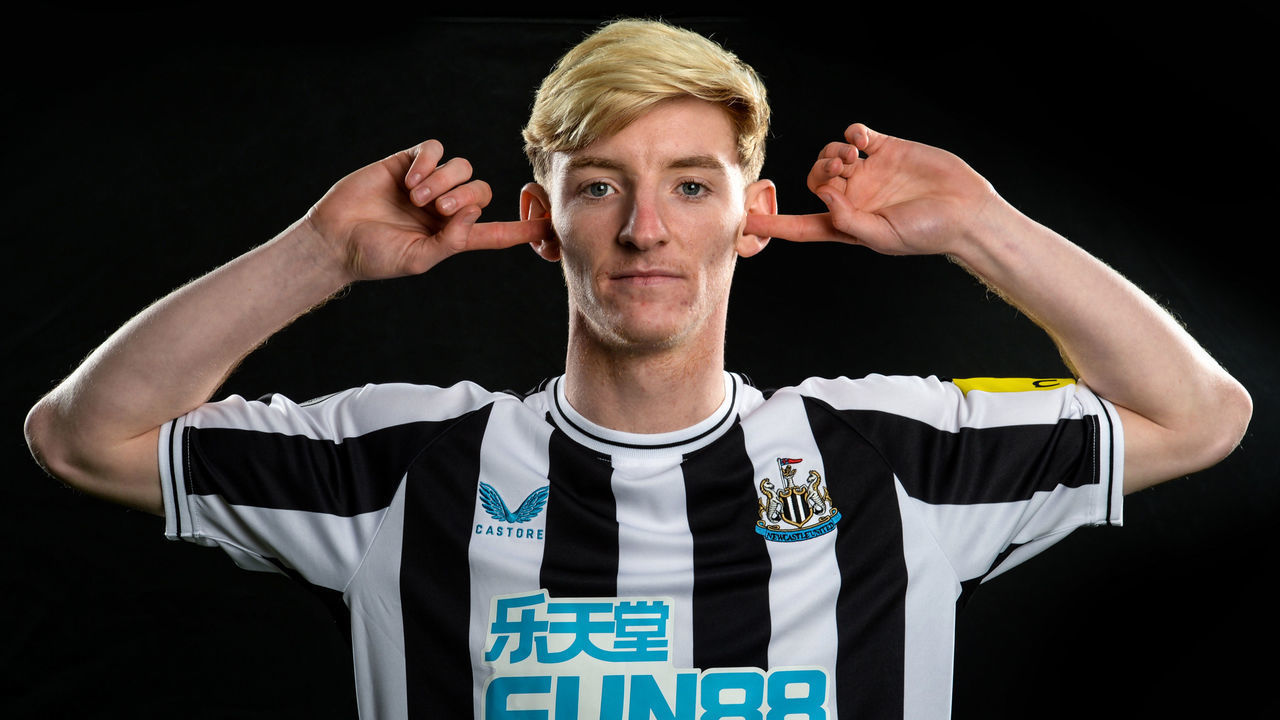 NEWCASTLE UPON TYNE, ENGLAND - JANUARY 28: Anthony Gordon poses for photos in the home kitafter signing at St.James' Park on January 28, 2023 in Newcastle upon Tyne, England.