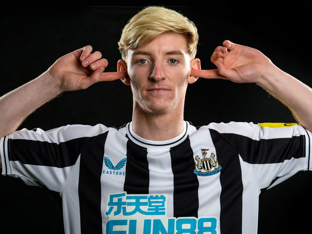 NEWCASTLE UPON TYNE, ENGLAND - JANUARY 28: Anthony Gordon poses for photos in the home kitafter signing at St.James' Park on January 28, 2023 in Newcastle upon Tyne, England.