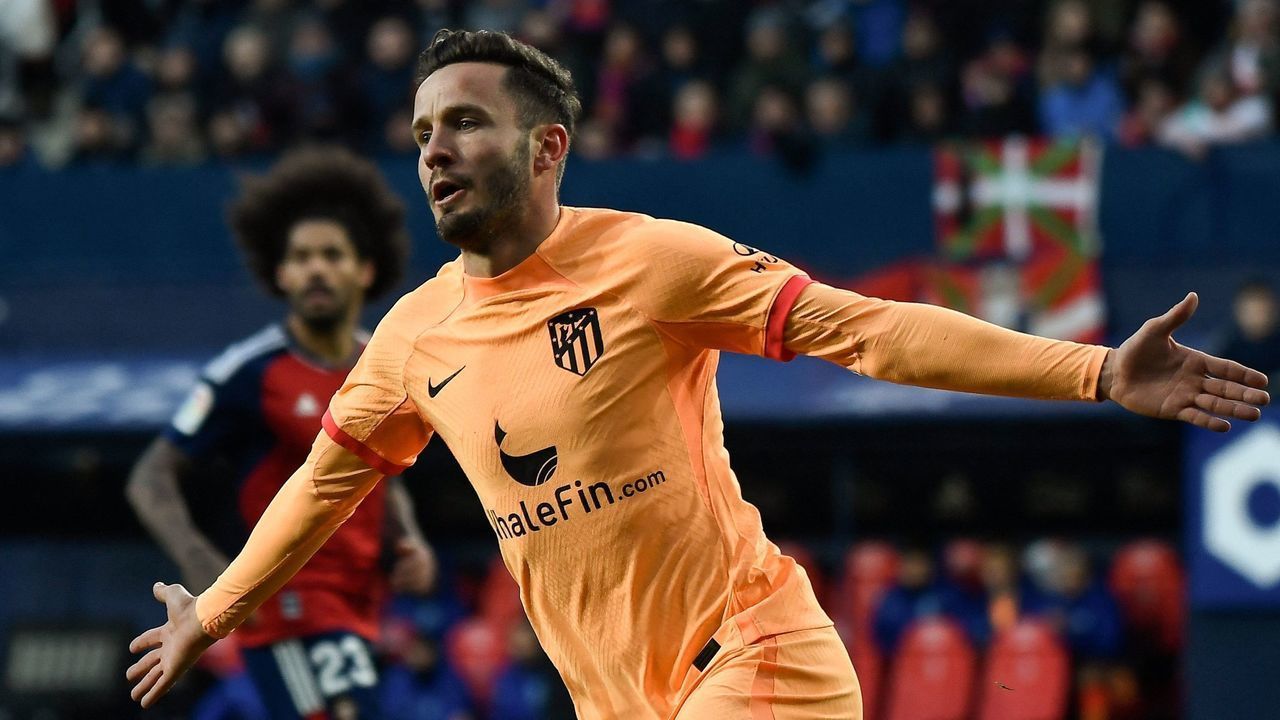 TOPSHOT - Atletico Madrid's Spanish midfielder Saul Niguez celebrates after scoring his team's first goal during the Spanish league football match between CA Osasuna and Club Atletico de Madrid at El Sadar stadium in Pamplona on January 29, 2023.