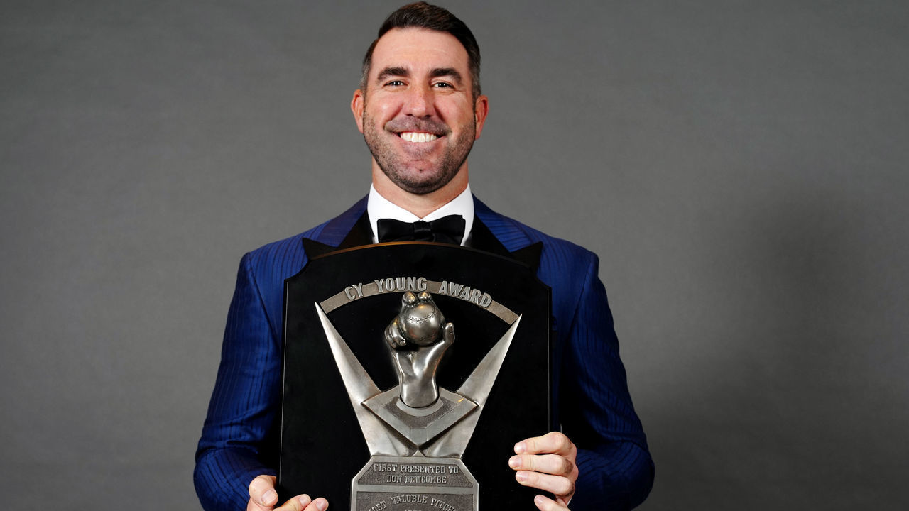 NEW YORK, NY - JANUARY 28: 2022 American League Cy Young Award Winner Justin Verlander poses for a photo during the 2023 BBWAA Awards Dinner at New York Hilton Midtown on Saturday, January 28, 2023 in New York, New York.