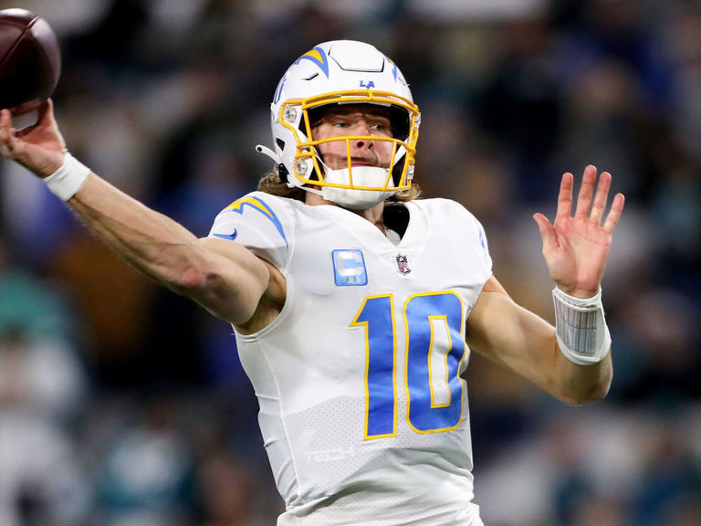 Chargers' Justin Herbert drops injury update after labrum surgery