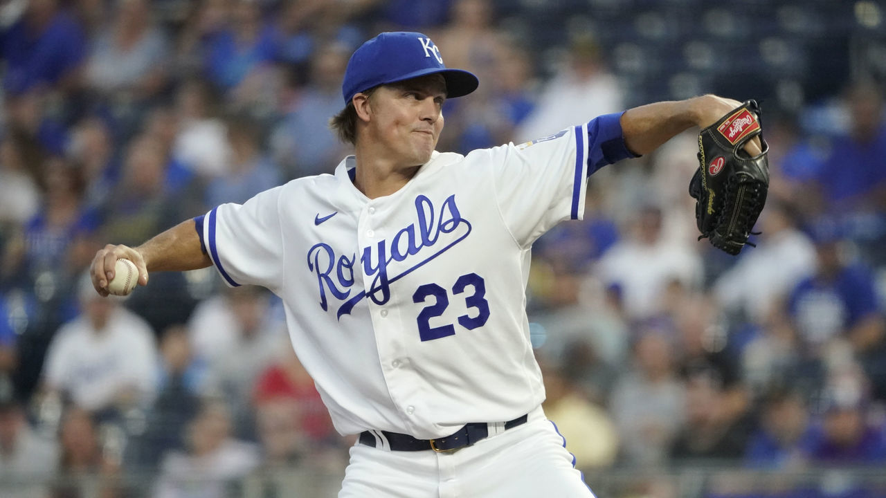 KANSAS CITY, MISSOURI - SEPTEMBER 20: Starting pitcher Zack Greinke #23 of the Kansas City Royals warms up prior to a game against the Minnesota Twins at Kauffman Stadium on September 20, 2022 in Kansas City, Missouri.