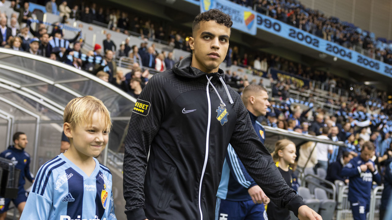STOCKHOLM, SWEDEN - OCTOBER 16: AIKs Yasin Ayari during an Allsvenskan match between Djurgardens IF and AIK at Tele2 Arena on October 16, 2022 in Stockholm, Sweden.