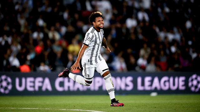 PARIS, FRANCE - SEPTEMBER 06: Weston McKennie of Juventus celebrates after scoring his team's first goal during the UEFA Champions League group H match between Paris Saint-Germain and Juventus at Parc des Princes on September 06, 2022 in Paris, France.