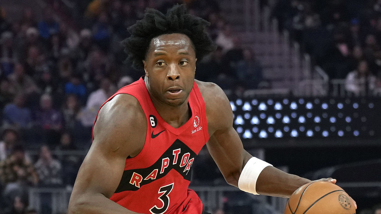 SAN FRANCISCO, CALIFORNIA - JANUARY 27: O.G. Anunoby #3 of the Toronto Raptors dribbling the ball drives towards the basket against the Golden State Warriors during the first quarter of an NBA basketball game at Chase Center on January 27, 2023 in San Francisco, California.