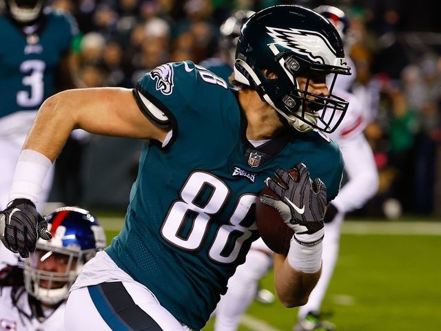 PHILADELPHIA, PA - JANUARY 21: Philadelphia Eagles tight end Dallas Goedert (88) runs after the catch and scores a touchdown during the NFC Divisional playoff game between the Philadelphia Eagles and the New York Giants on January 21, 2023 at Lincoln Financial Field in Philadelphia, Pennsylvania.