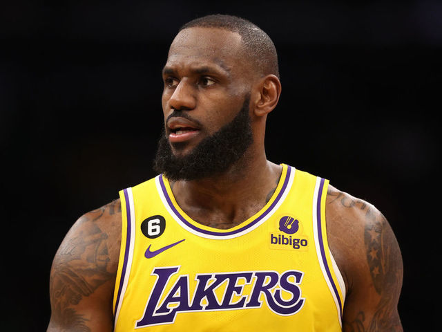 LeBron returns from 1-game absence to face Knicks | theScore.com
