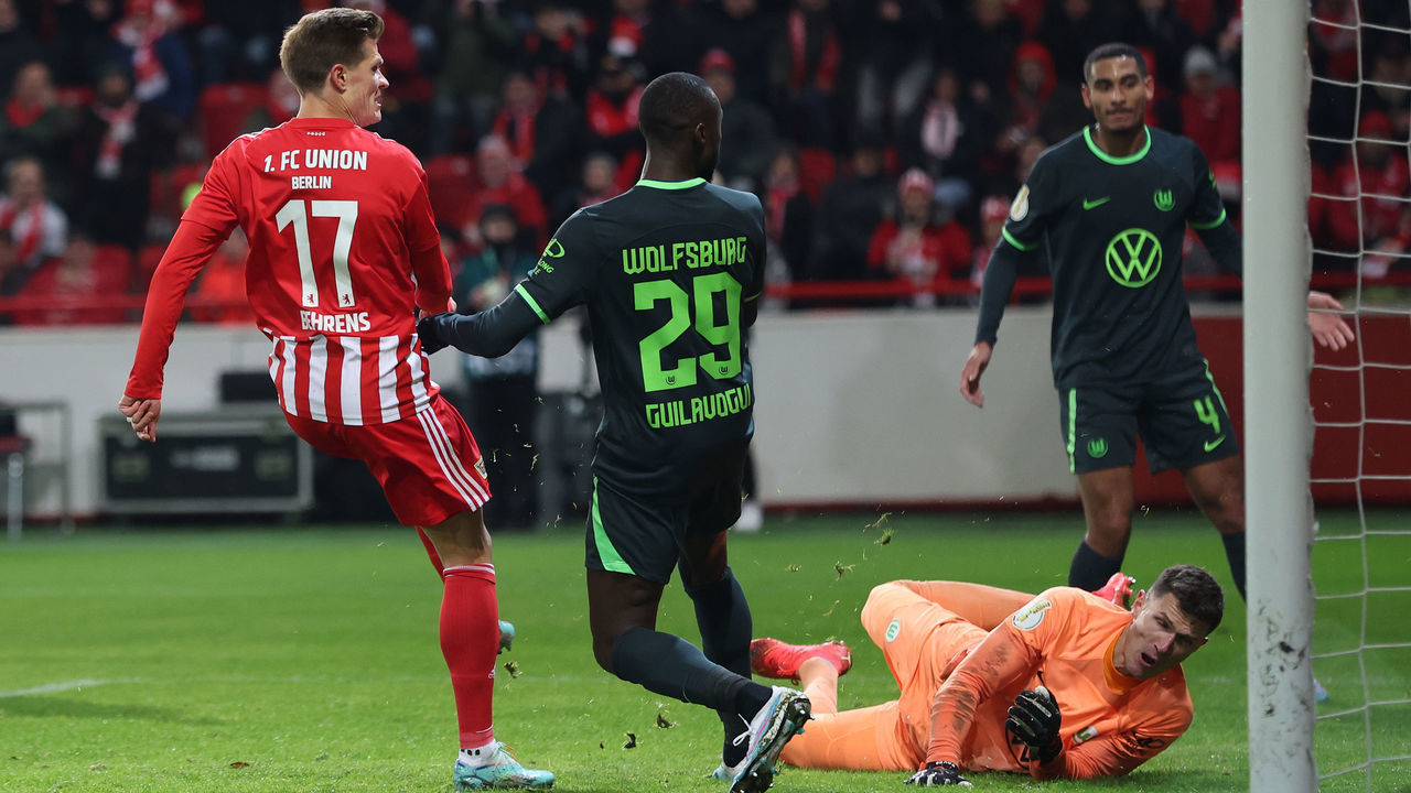 BERLIN, GERMANY - JANUARY 31: Kevin Behrens of Berlin scores his team's second goal during the DFB Cup round of 16 match between 1. FC Union Berlin and VfL Wolfsburg at Stadion an der alten Försterei on January 31, 2023 in Berlin, Germany.