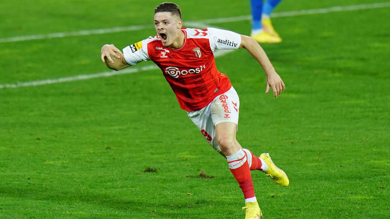 ESTORIL, PORTUGAL - OCTOBER 22: Vitinha of SC Braga celebrates after scoring a goal during the Liga Bwin match between GD Estoril Praia and SC Braga at Estadio Antonio Coimbra da Mota on October 22, 2022 in Estoril, Portugal.