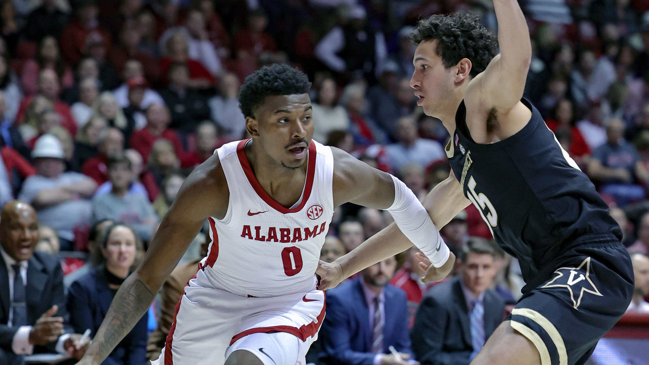 TUSCALOOSA, AL - JANUARY 31: Jaden Bradley #0 of the Alabama Crimson Tide drives to the basket around Miles Keeffe #25 of the Vanderbilt Commodores during the first half at Coleman Coliseum on January 31, 2023 in Tuscaloosa, Alabama.