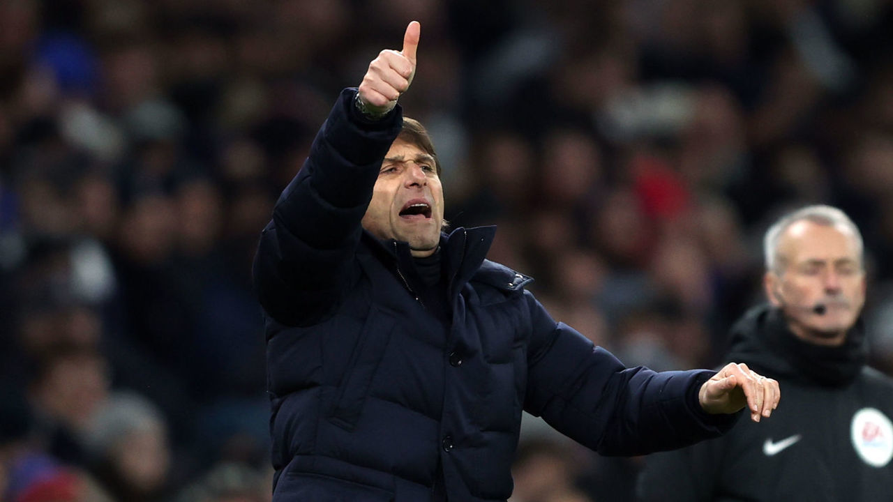 LONDON, ENGLAND - MARCH 07: Antonio Conte manager of Tottenham Hotspur gives a thumbs up during the Premier League match between Tottenham Hotspur and Everton at Tottenham Hotspur Stadium on March 7, 2022 in London, United Kingdom.